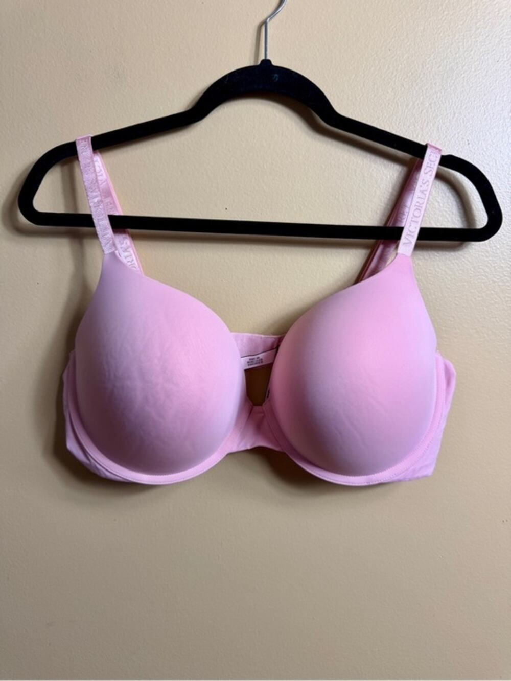 Victoria’s Secret pink T-shirt, convertible, push-up bra. 40D